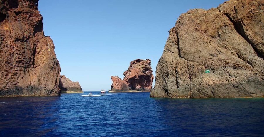 Ajaccio: Guided Scandola Nature Reserve Boat Tour - From Ajaccio docks to Gargalo Island, the trip’s rhythm