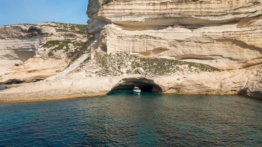 Bonifacio: Boat trip to La Maddalena & Lavezzi Islands - Onboard comfort you can actually use: snacks, showers, and an aperitif