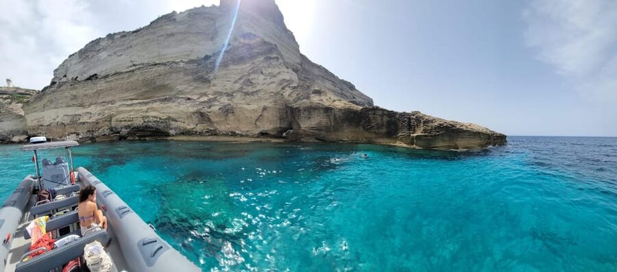 Bonifacio: Lavezzi Islands and Caves Guided Tour - Guides, language, and how much you’ll get out of the stories