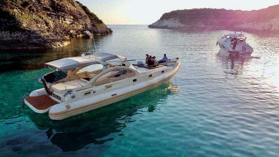 Bonifacio: Lavezzi Islands Full day Trip by Boat - Boat Size, Shade, and Comfort on a Hot Day