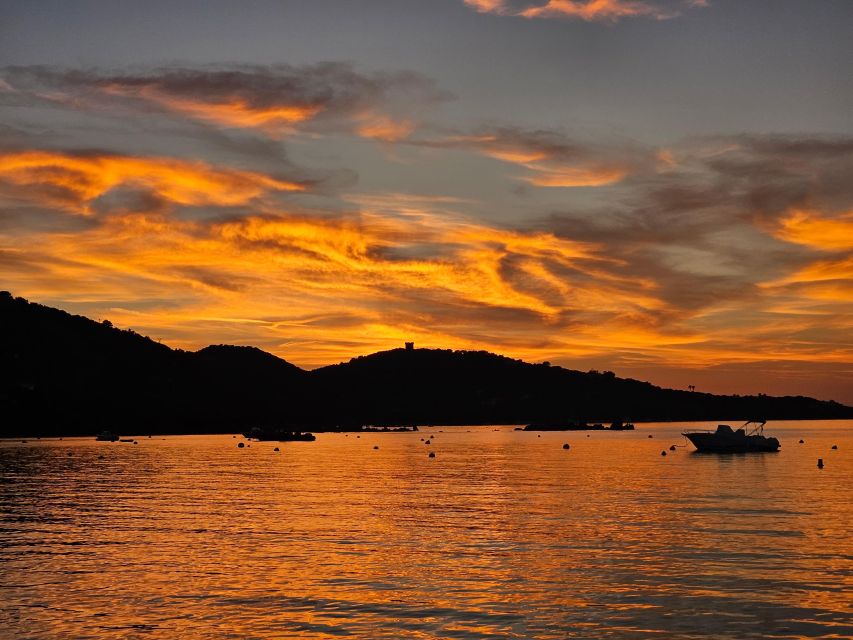 Bonifacio: sunset catamaran trip and aperitif - How to time your expectations for the actual sunset moment