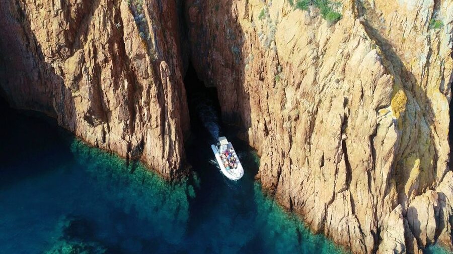 Cargèse: Calanques of Piana Capo Rosso Semi-Rigid Boat Tour - Calanques de Piana: the break, the photos, and the sea-level perspective