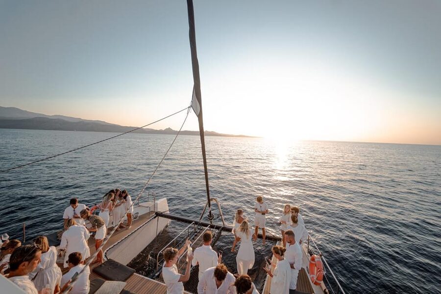 Catamaran half-day excursion - The meal box and regional food: simple, practical, and filling enough