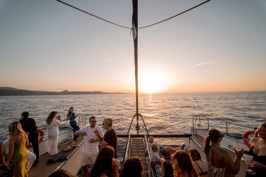 Catamaran half-day excursion - Photo stop and sightseeing time: short bursts that work in 4 hours