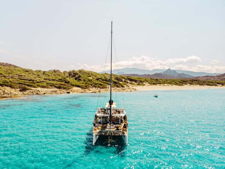 Catamaran half-day excursion - Wild Boat departure: the first 30 minutes set the tone