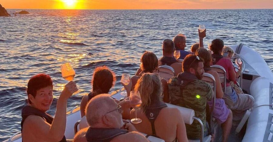 Croisière Piana Sunset Apéro Baignade bateau 12 places - Where you meet and how the 150 minutes are paced