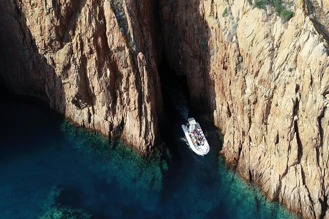 Cruise in a small group in Scandola Girolata Calanques de Piana - The Small-Group Boat Style You’ll Feel on Day One