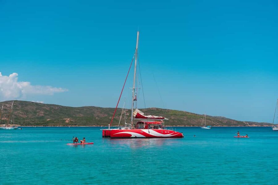 Cruising on a sailing maxi-catamaran - The mid-day sailing rhythm and second swim window