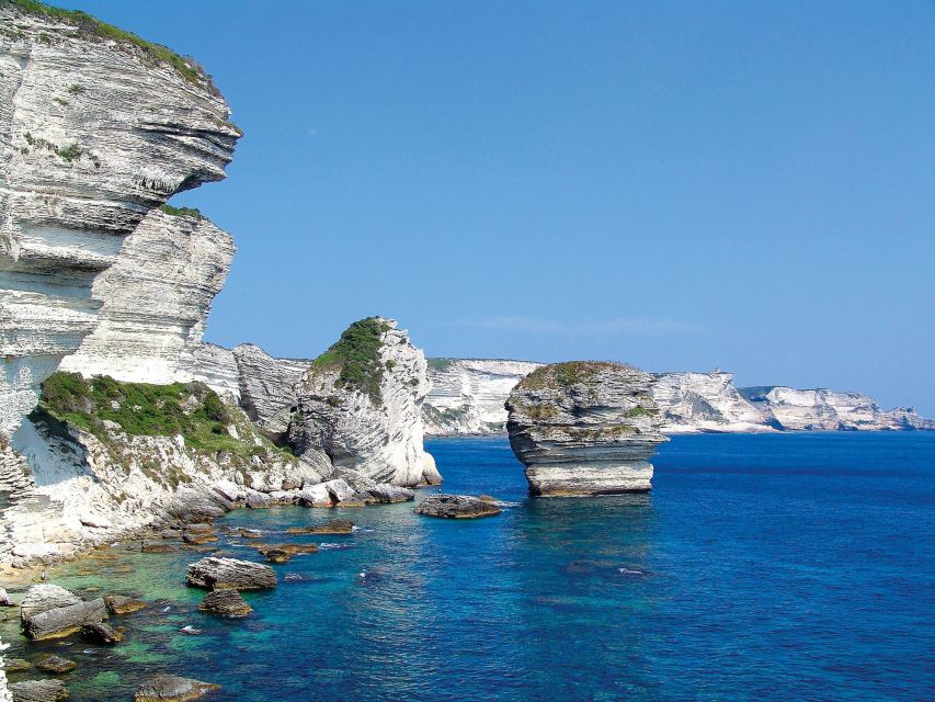 From Bonifacio: Cruise of the Cliffs and the Lavezzi Islands - A 2-hour open-air glide from Piantarella Beach