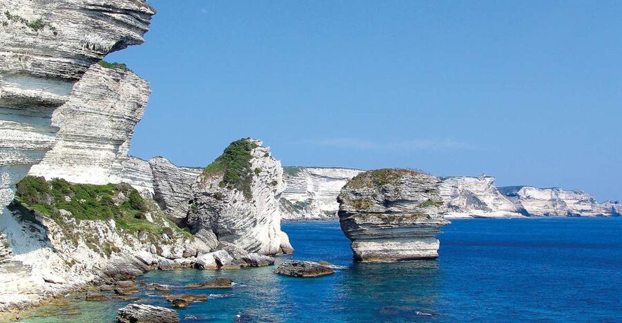 From Bonifacio: Cruise of the Cliffs and the Lavezzi Islands - Comfort and safety on a semi-rigid open-air boat