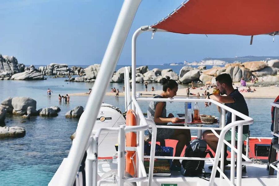 Lunch of lobster pasta in a cove in the Lavezzi Islands - Key points that make this cruise worth your time