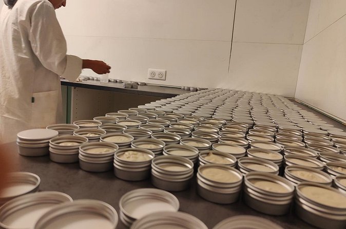 Manufacture of Natural Cosmetics in Cargèse - Practical Tips for a Smooth Cosmetic-Making Workshop