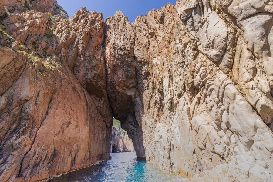 Near Ajaccio : Cruise to Piana Scandola cliffs and Girolata - The Calanques de Piana cliffs, caves, and volcanic rock features