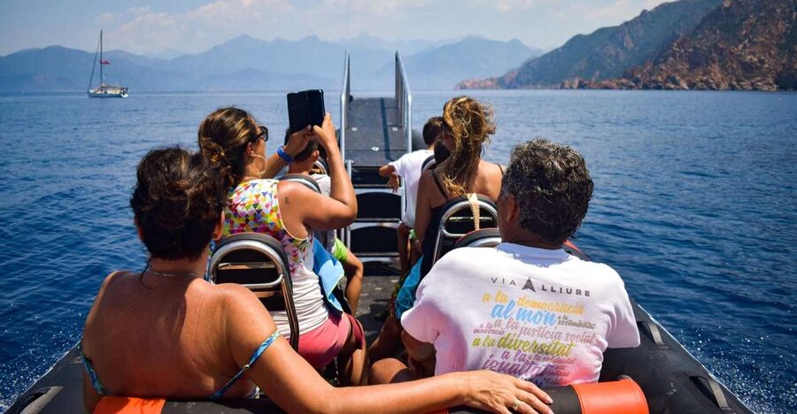 Porto: Scandola and Calanches of Piana Boat Trip - The Girolata stop: the only time you can swim