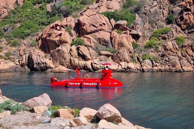 Semi-submarine: visit to the seabed of Porto Bay - English Commentary and the Limits of Weather