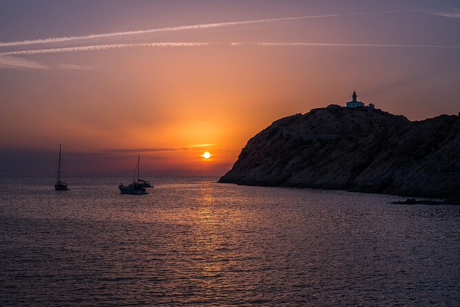 Sunset aperitif on the water - Should you book Dolce mare’s sunset aperitif in Ile Rousse?