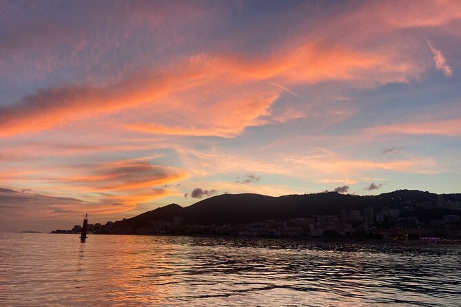 Sunset boat cruise with Aperitif at the Sanguinary Islands - Price and Value for a 3-Hour Sunset Aperitif Cruise