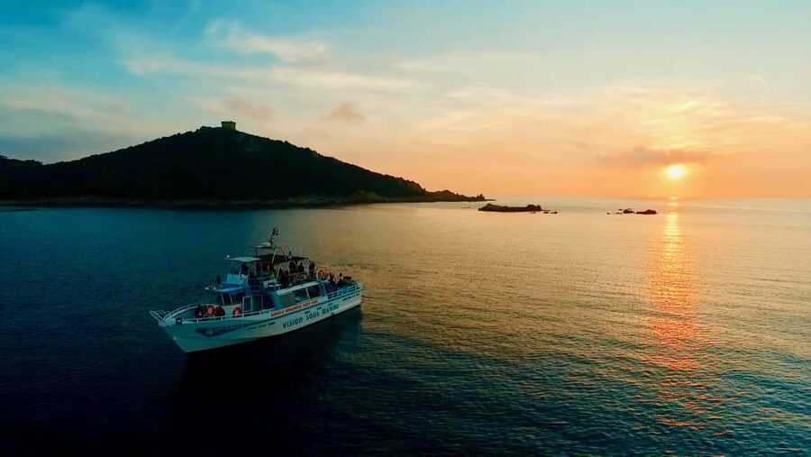 Visite en bateau avec final au COUCHER DE SOLEIL+vin Corse - The Bird Islands Sunset Finale, Where the Whole Trip Feels Worth It