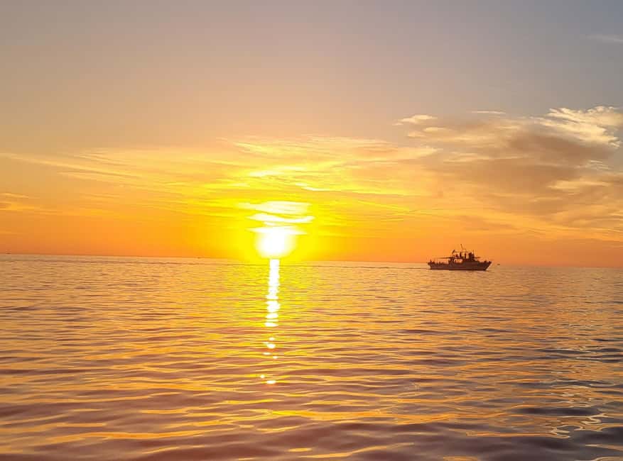 Visite en bateau avec final au COUCHER DE SOLEIL+vin Corse - Calanques Natura 2000 Marine Reserve, Clear-Water Swimming With Fish